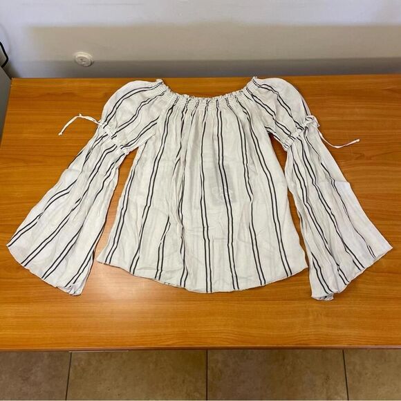 Chaser Black and White Smocked Bell Sleeve Blouse Medium - Picture 1 of 5